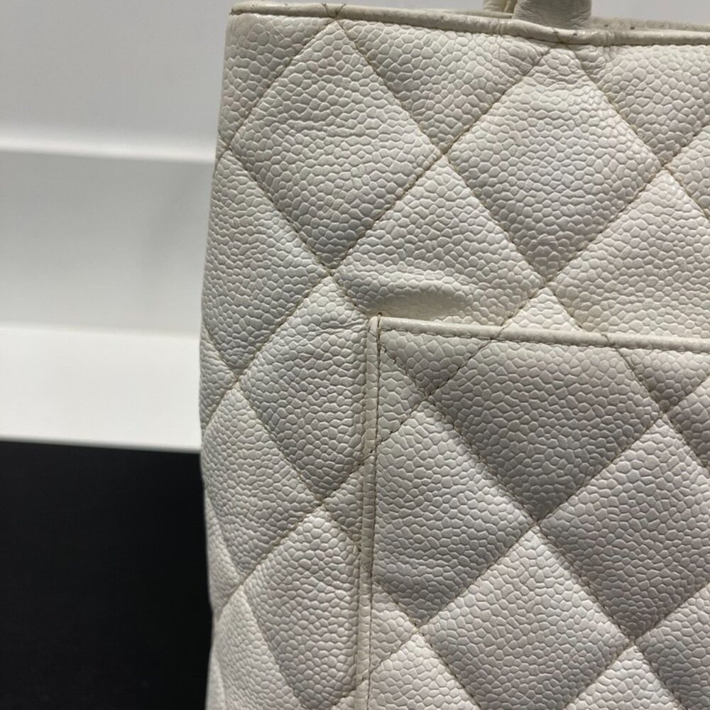 Chanel White Medallion Tote Gold Hardware (JB1027) - Picture 4 of 14